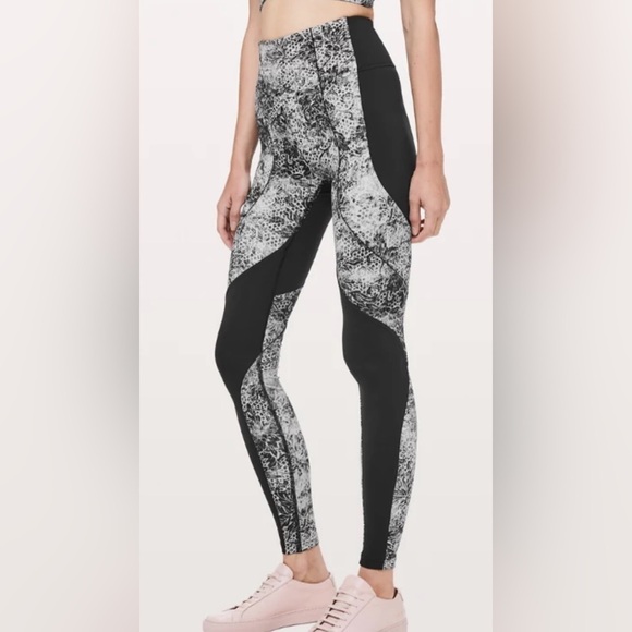 Lululemon Sweat & Repeat Tight 28" Black/ Serigraph Starlight Black Multi Size 4 - Picture 2 of 16